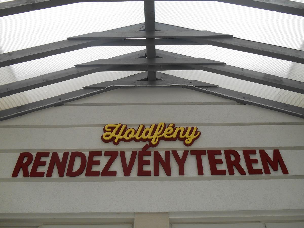 Forro Holdfeny Hotel מראה חיצוני תמונה